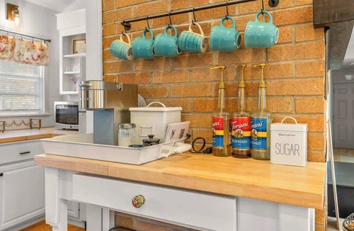 Mashpee House | Cappawack Cottage | Charming 3 BDR w/Fire Pit