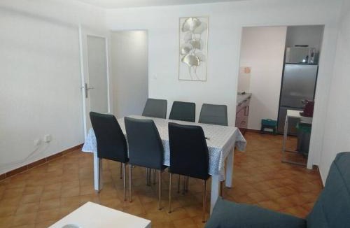 Saint-Mandrier-sur-Mer Apartment | Capri
