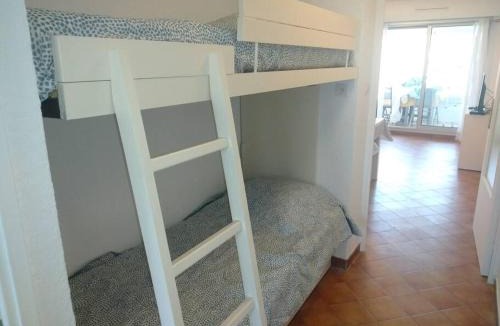 Saint-Mandrier-sur-Mer Apartment | Capri