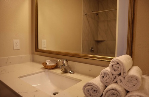 Beach Hill - Beach Flats Hotel | Capri Motel