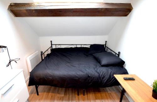 Famars Hotel | Capstay famars & Netflix