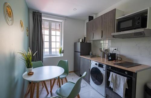 Valenciennes Apartment | Capstay - La Rhonelle 2 Chambres- Netflix - Cuisine