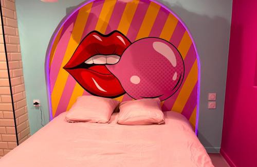 Maubeuge Apartment | Capsule Bubble Jacuzzi Sauna Switch 2