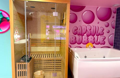 Maubeuge Apartment | Capsule Bubble Jacuzzi Sauna Switch 2