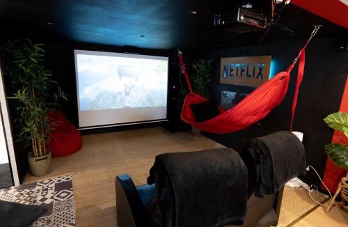 Valenciennes Apartment | Capsule Cinéma - Balneo home cinema playstation 5
