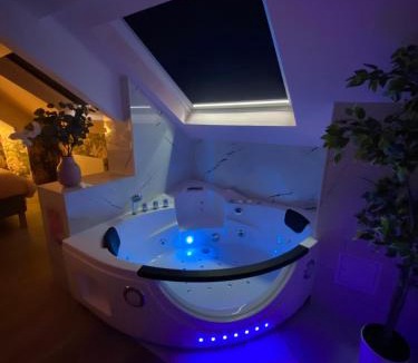 Trith-Saint-Leger Apartment | Capsule color deluxe Balnéo I écran home cinéma I console de jeux