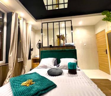 Crespin Apartment | Capsule Egypte - Jacuzzi - Sauna - Billard - Netflix & Home cinéma - Nintendo switch & jeu -