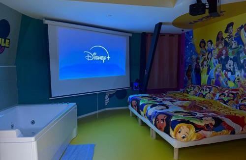 Crespin Apartment | Capsule Family - Sauna - Jacuzzi - Projecteur - Billard - Nintendo Switch 2 - Filet suspendu