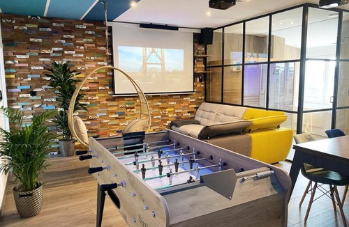 Valenciennes Apartment | Capsule Gaming balnéo & billard & babyfoot & sauna 2 chambres