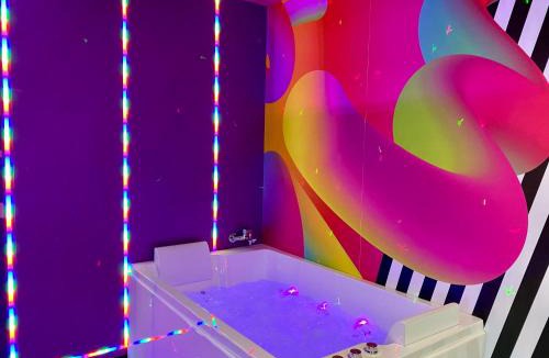 Valenciennes Apartment | Capsule Karaoke - Jacuzzi - Nintendo Switch 2 - Projecteur