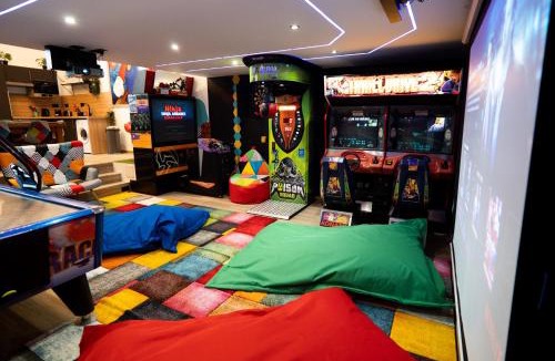 Valenciennes Apartment | Capsule Luna Park - Jacuzzi - Sauna - Jeux & Arcades - Billard - Netflix & Home cinéma -