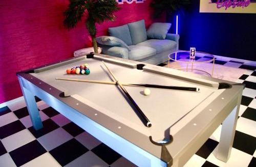 Lievin Apartment | Capsule Miami Vice - Jacuzzi - Billard - Ecran cinéma & Netflix - Ping-Pong - Nintendo & Jeux-