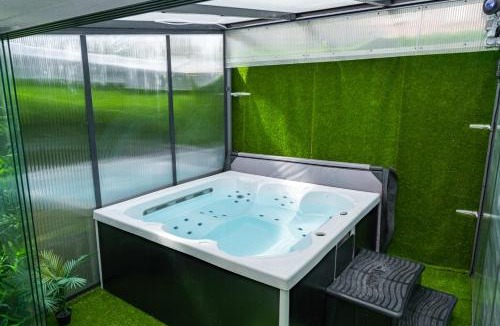 Valenciennes Apartment | Capsule Océan 2 Chambres- Billard - Jacuzzi - Netflix