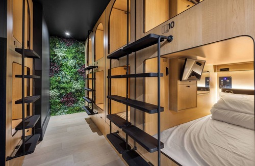 Downtown Montreal Hotel | Capsule residence
