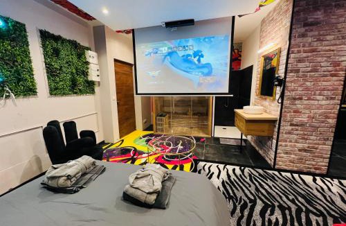 Douai Apartment | Capsule Street Art - Sauna- Jacuzzi - Playstation 5 - Billard - Netflix - Home cinéma - Terrasse