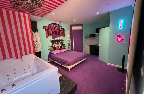 Douai Apartment | Capsule Tattoo Love - Balnéo - Playstation 5 - écran géant