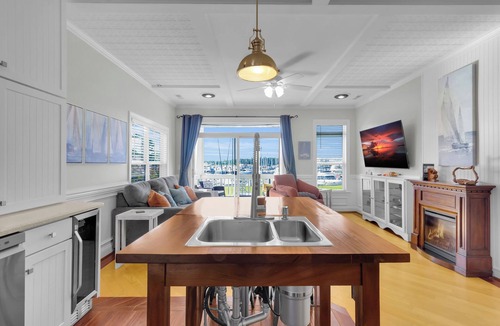 Fairfield Harbour House | Captain and All His Crew