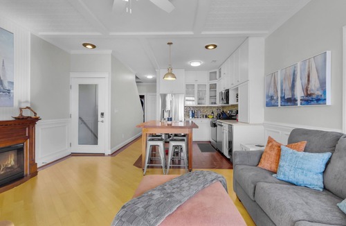 Fairfield Harbour House | Captain and All His Crew