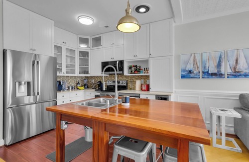 Fairfield Harbour House | Captain and All His Crew