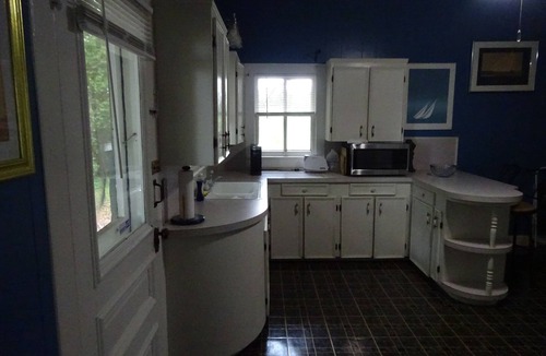 Saint Mary Parish Cottage | Captain Caviar's 2-bedroom cottage on the Lower Atchafalaya River in Patterson