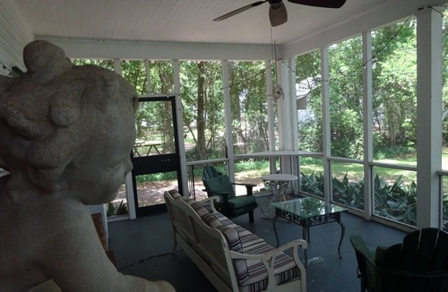 Saint Mary Parish Cottage | Captain Caviar's 2-bedroom cottage on the Lower Atchafalaya River in Patterson