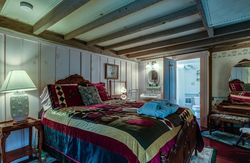 Poquetanuck Bed & Breakfast | Captain Grant's 1754