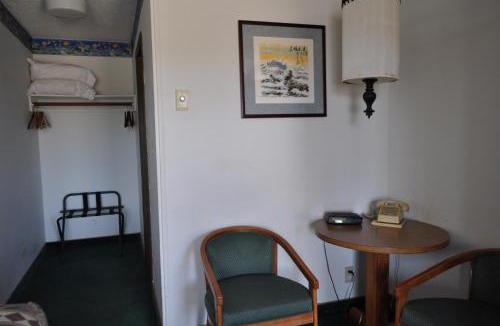 Charleston Hotel | Captain John's Motel