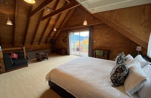 Tawonga South Ski Chalet | Captain Moonlight Cottage