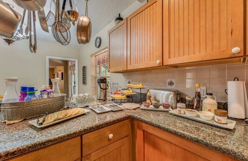 Chassahowitzka Bed & Breakfast | Captain room
