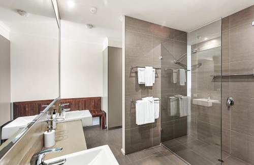 Apollo Bay Hotel | Captain's at the Bay