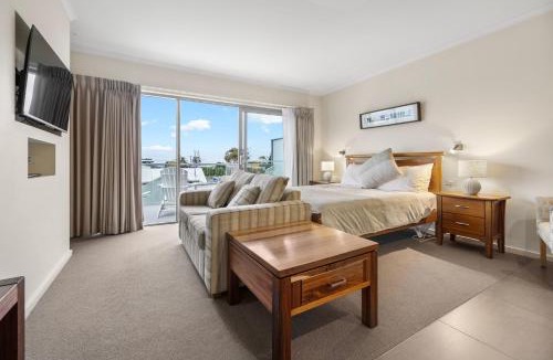 Apollo Bay Hotel | Captain's at the Bay