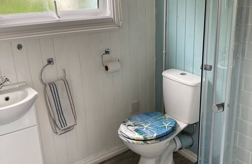 Cadgwith Ski Chalet | Captain's Cabin