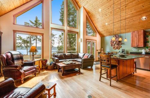 West Hills House | Captain's Cabin