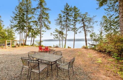 West Hills House | Captain's Cabin