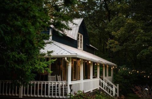 Celo House | Captain's Cabin