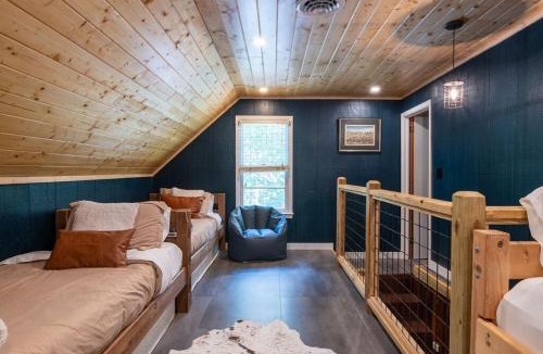 Celo House | Captain's Cabin