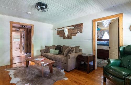 Celo House | Captain's Cabin