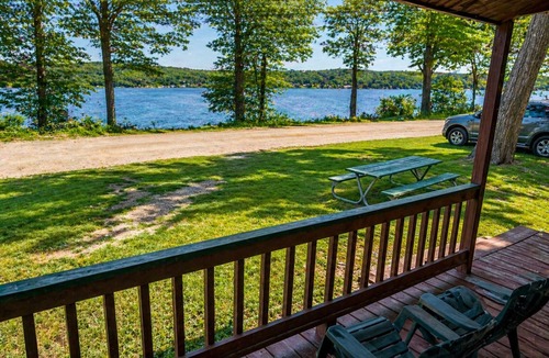 West Tawakoni Cabin | Captain's Cabins - A cozy cabin with a lakefront view!