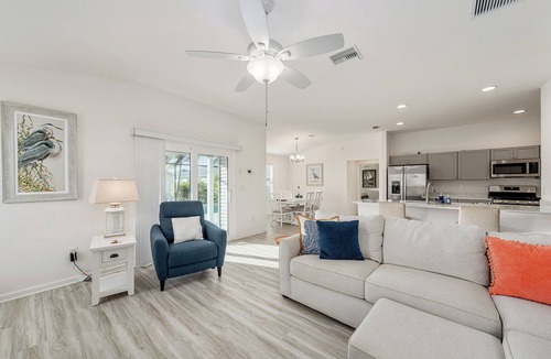 Sumter County House | Captain's Cottage - 3/2 with a POOL & Golf Cart (May15')