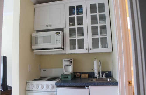 Grand Haven Cottage | Captain's Cottage Suites