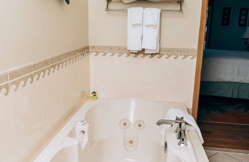 Forked River Bed & Breakfast | Captain's Cottage