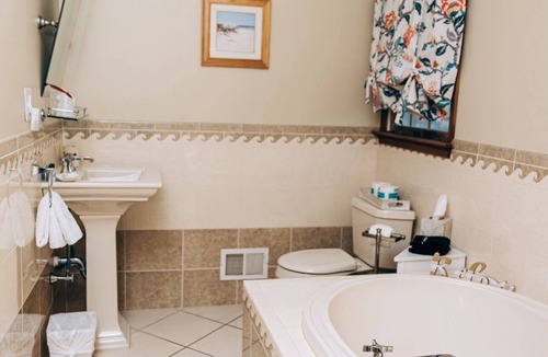 Forked River Bed & Breakfast | Captain's Cottage