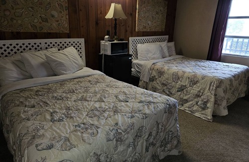 Long Beach Hotel | Captain's Cove Motel