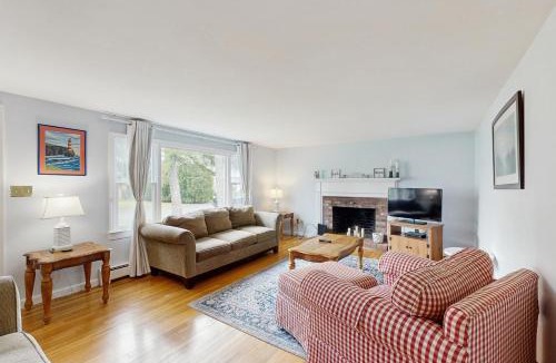 South Yarmouth House | Captain's Escape