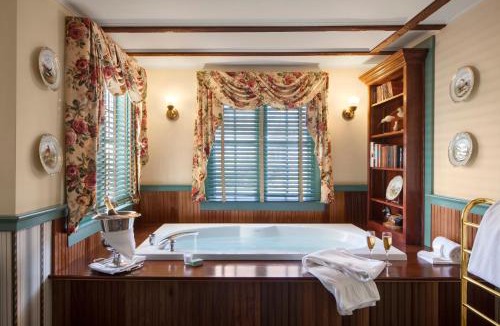 Chatham Hotel | Captain's House Inn