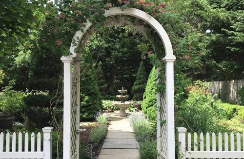 Chatham Hotel | Captain's House Inn