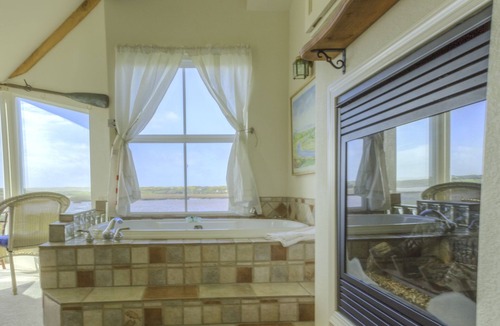 Moss Landing Hotel | Captain's Inn at Moss Landing