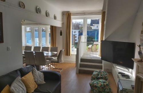 Sandown House | Captain's Lodge