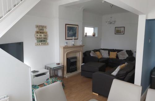 Sandown House | Captain's Lodge