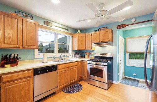 Fox Lake House | Captain`s Quarters 2/2 Lake Life Dream Home with Hot Tub